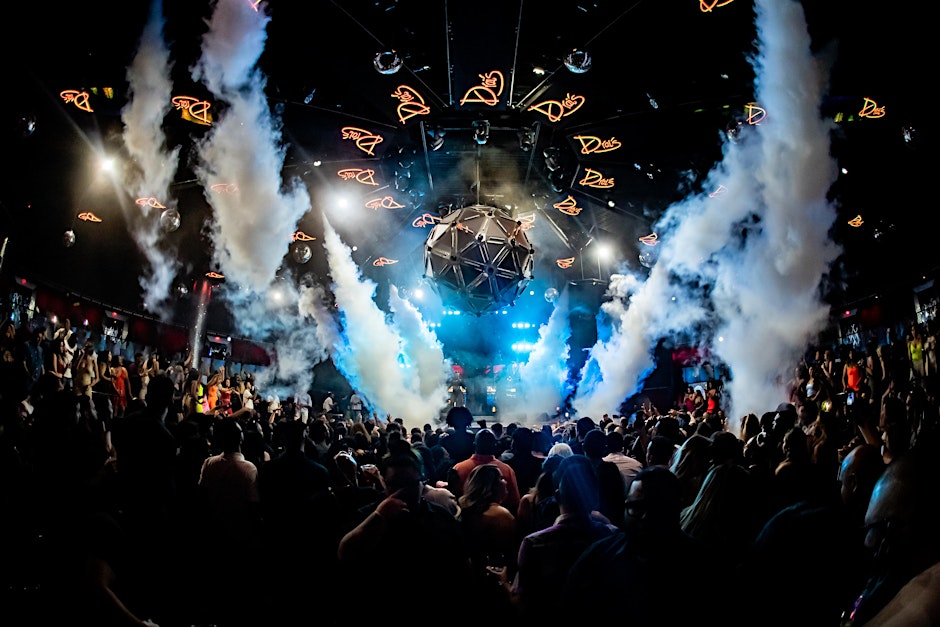 Las Vegas Hip Hop Crawl with Open Bar Party Bus