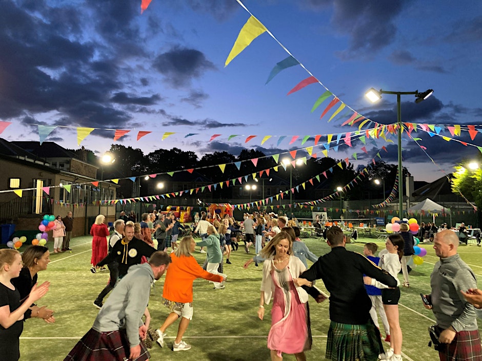 R900 CEILIDH ON THE COURTS