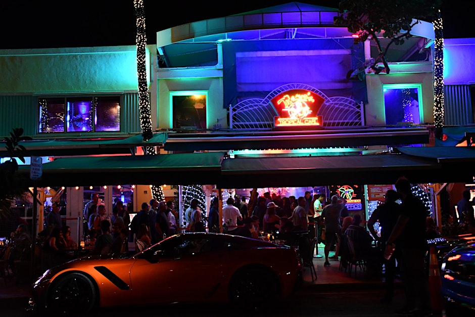 The Hottest Latin Party in Miami – The Mojito Room at Mango’s South Beach